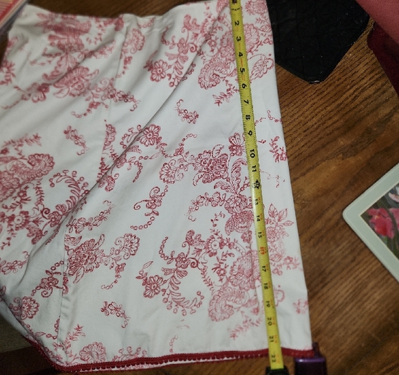 Clio White Skirt with Red Floral Design - Picture 5 of 5